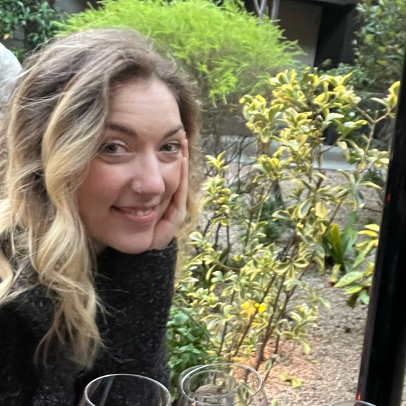 Meet your Posher, Emily - Picture 2 of 4